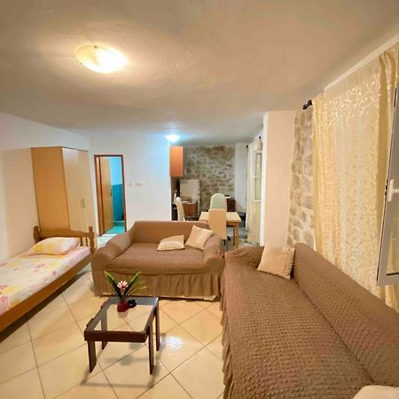 Pavle Apartmani Risan Exterior foto