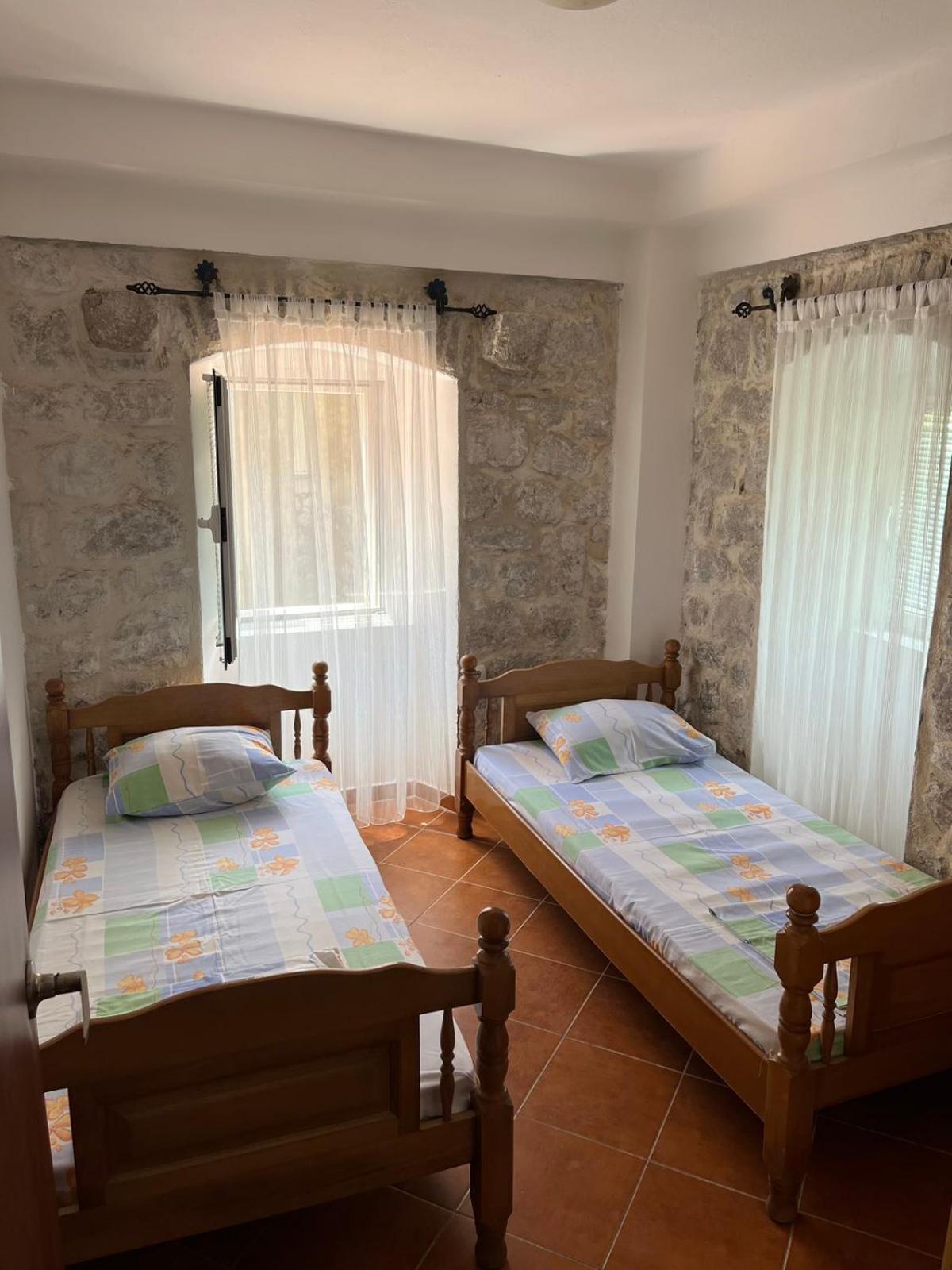 Pavle Apartmani Risan Exterior foto