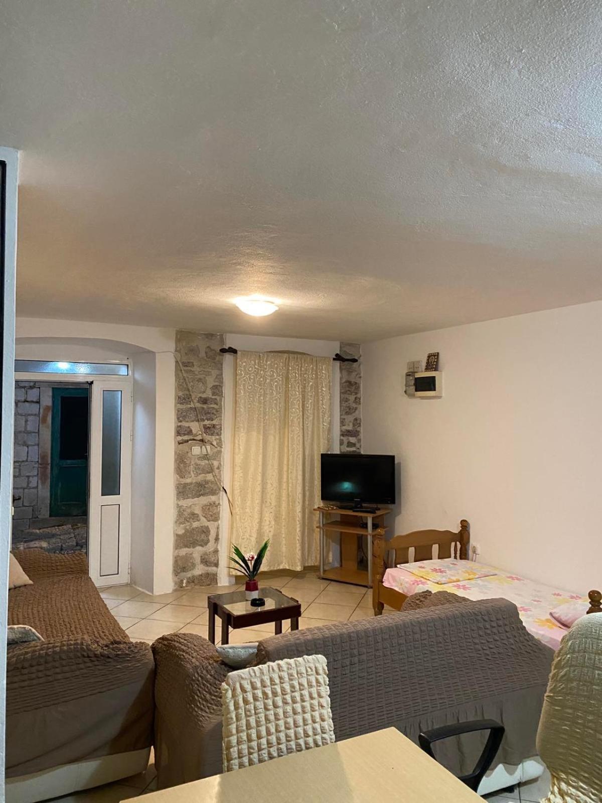 Pavle Apartmani Risan Exterior foto